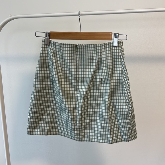 Brandy Melville Green Plaid Mini Skirt - Picture 5 of 5